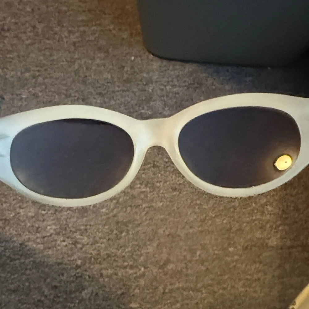 Fendi Glasses (not authenticated) - Picture 5 of 8